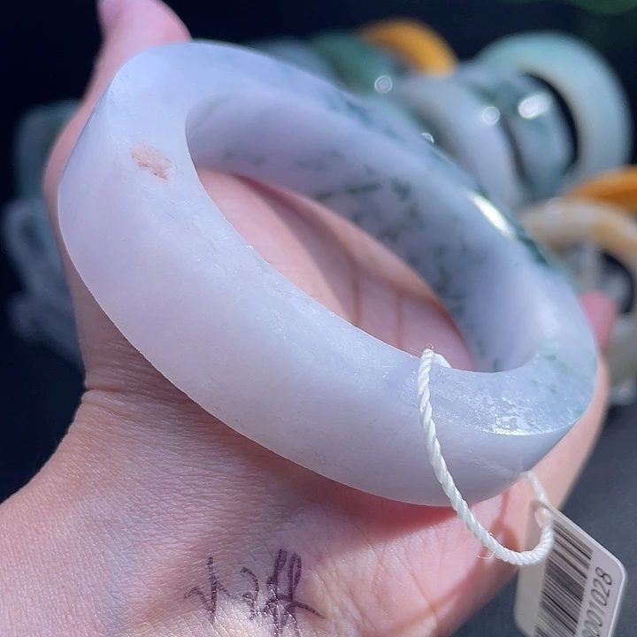 定制翡翠未镶嵌翡翠手镯