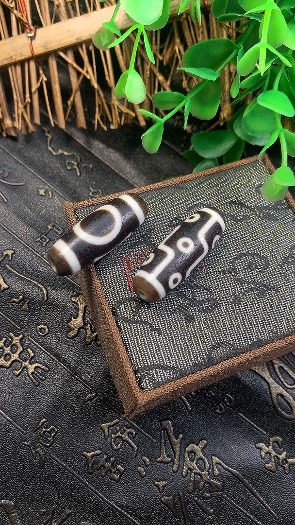 黑白胖墩白芯风化包浆细腻九眼一眼天地复古玛瑙吊坠配饰多样性