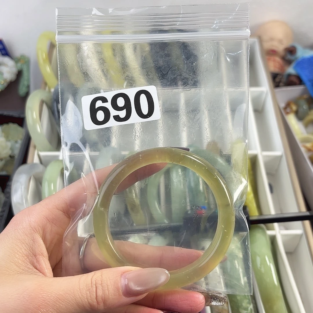 蛇纹石玉手镯未镶嵌m****u