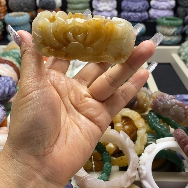 未镶嵌手镯石英岩玉