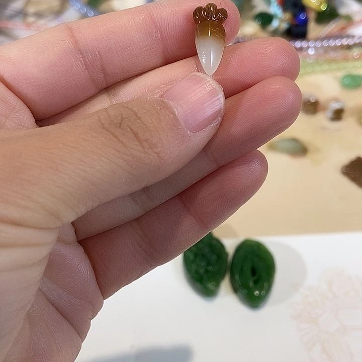 和田玉（糖玉）未镶嵌车挂这个