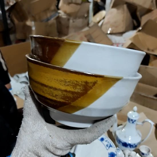 摆件盘子碗茶壶啥都有