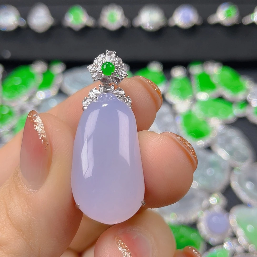 翡翠18K金镶嵌颈饰翡翠