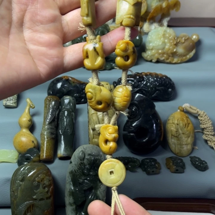 玉***居岫岩河磨玉（透闪石质玉）未镶嵌挂件