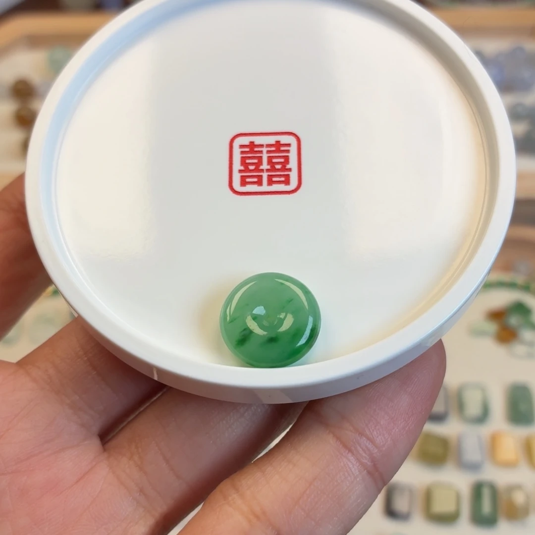 翡翠散珠飘绿平安扣