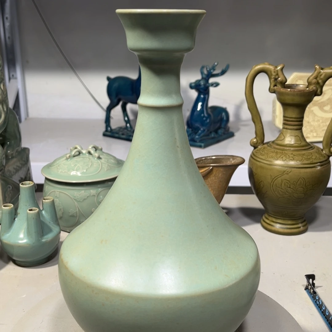 瓶一**盈汝窑瓷器品相完美