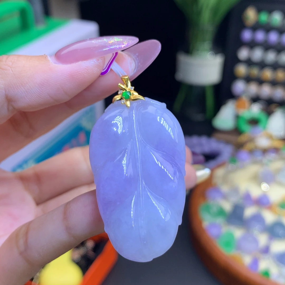 颈饰18K金镶嵌翡翠