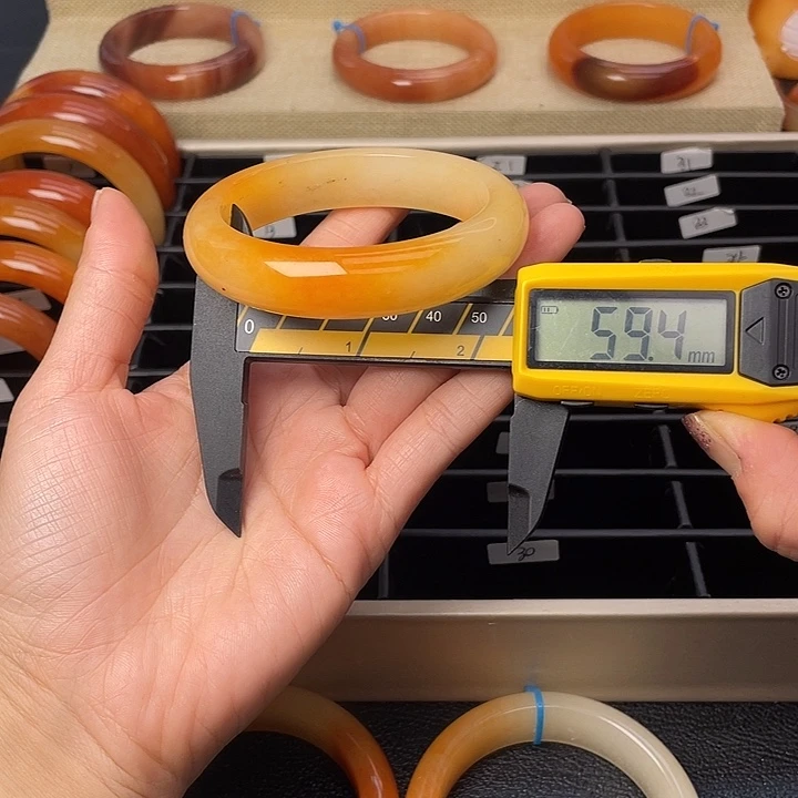 石英质玉（黄龙玉）未镶嵌手镯8号