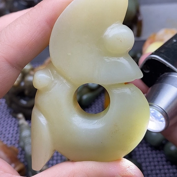未镶嵌蛇纹石玉颈饰