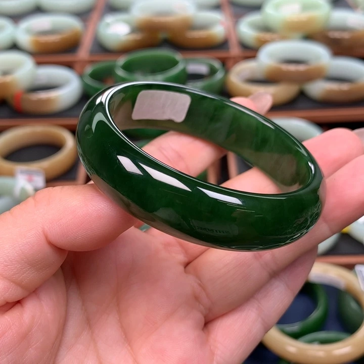 和田玉（碧玉）手镯未镶嵌5657圈口
