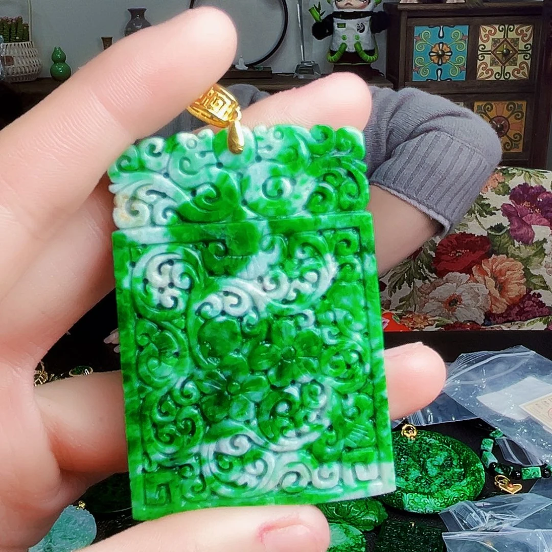 颈饰18K金镶嵌翡翠