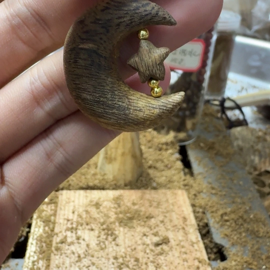 沉香碎屑沉香月亮挂饰