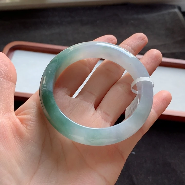 翡翠手镯未镶嵌手镯