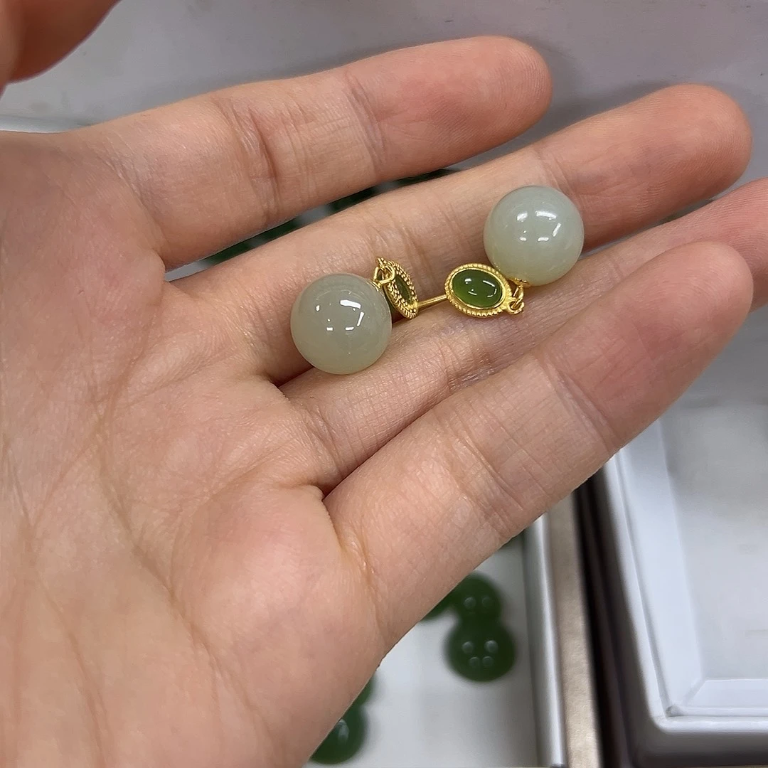 银S925镶嵌和田玉耳饰从*慢