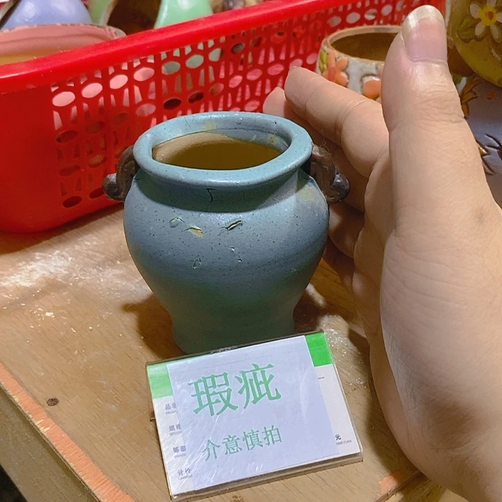 摆件多肉瑕疵盆有孔。