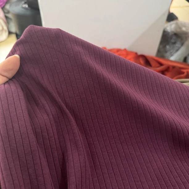 16 葡萄紫色纯棉针织超柔软坑条T恤面料3米价