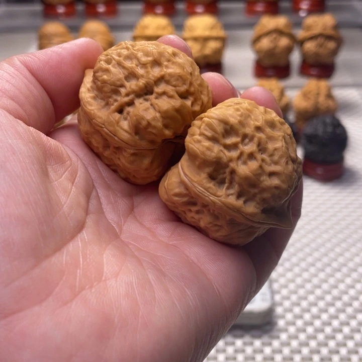 文玩核桃把件47卧莲金蟾