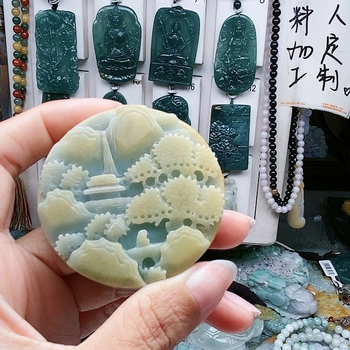 颈饰足铂镶嵌翡翠翡翠