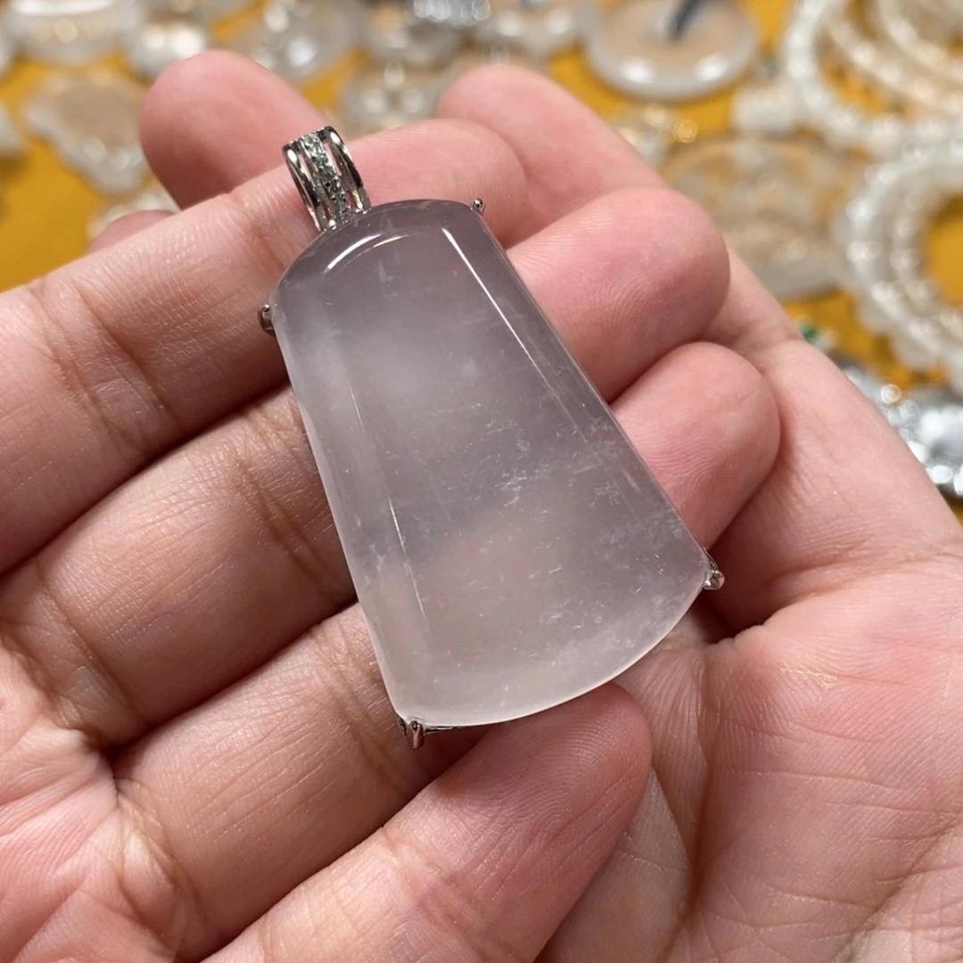 花***臂石英质玉银S925镶嵌颈饰无事牌