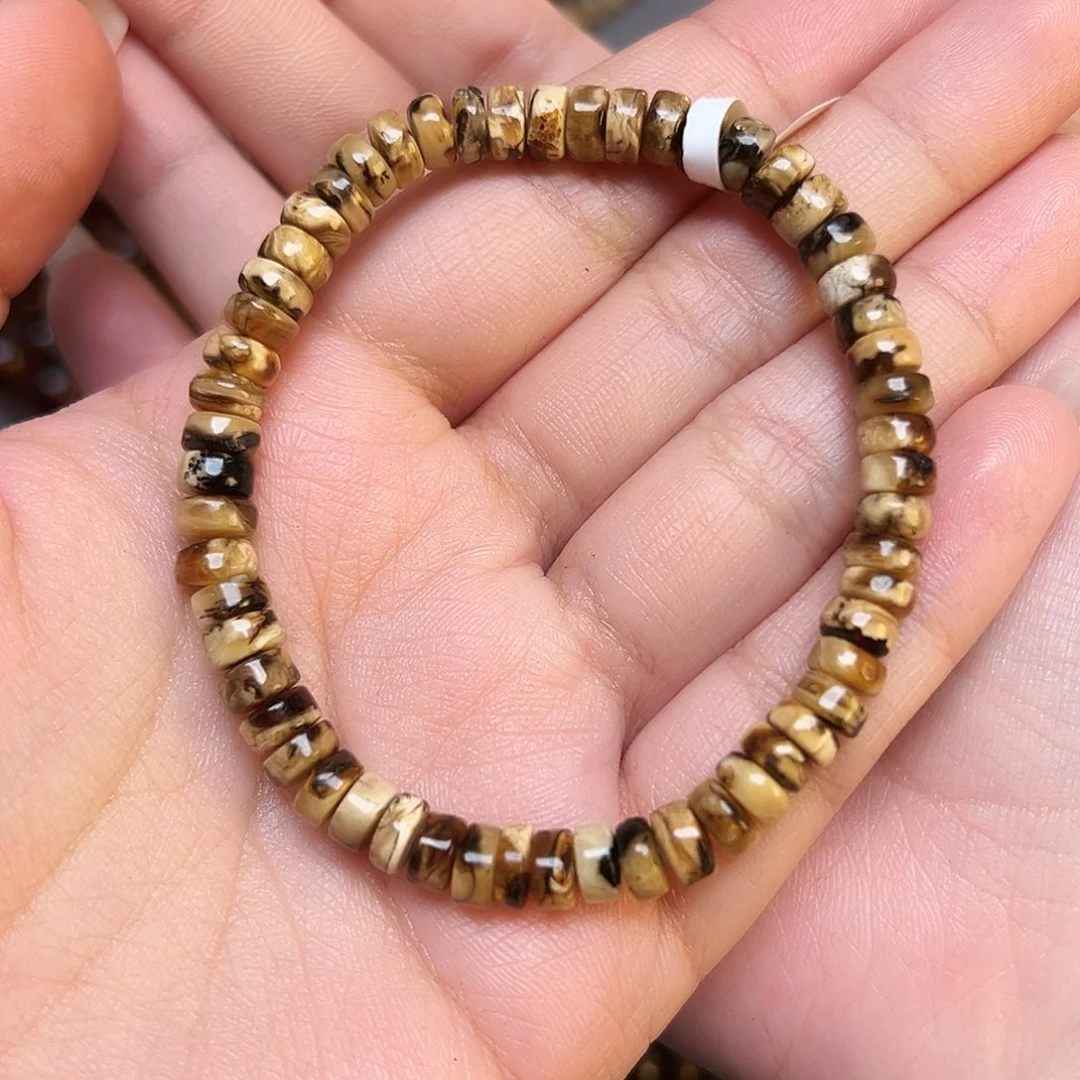 铁***河琥珀未镶嵌裸石抚顺琥珀六30189-1