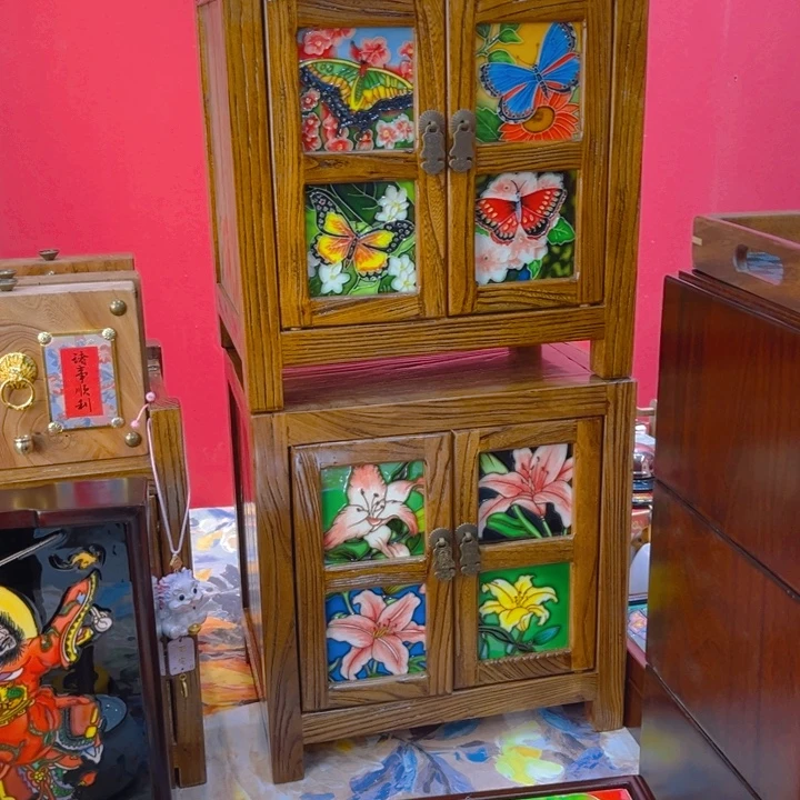 玉***丹陶瓷瓷板画艺术作品两个柜子