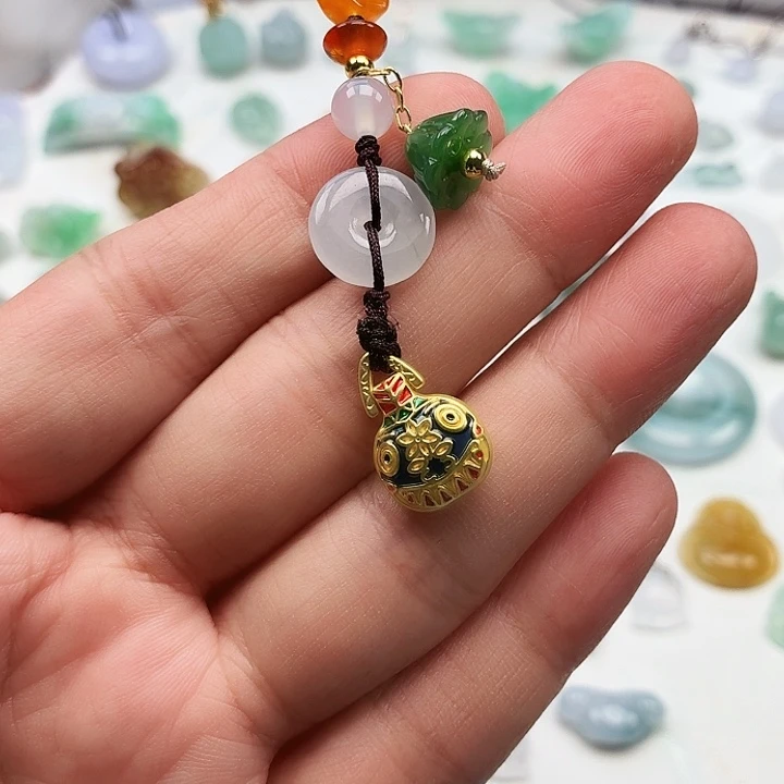 颈饰未镶嵌翡翠吞金兽蓝色