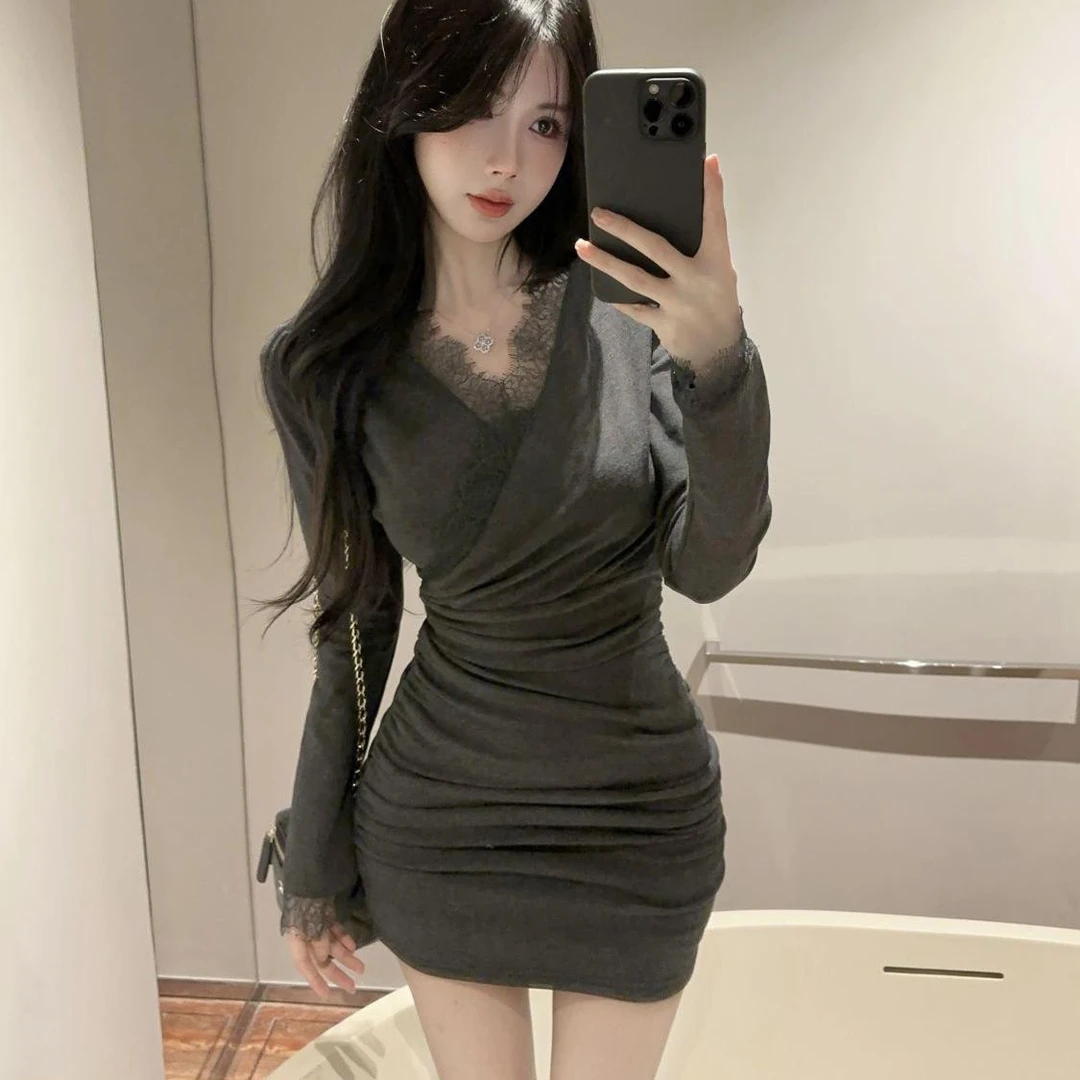 纯欲性感修身显瘦长袖包臀连衣裙女装秋冬v领蕾丝打底内搭连衣裙，