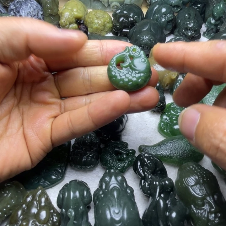 和田玉未镶嵌颈饰