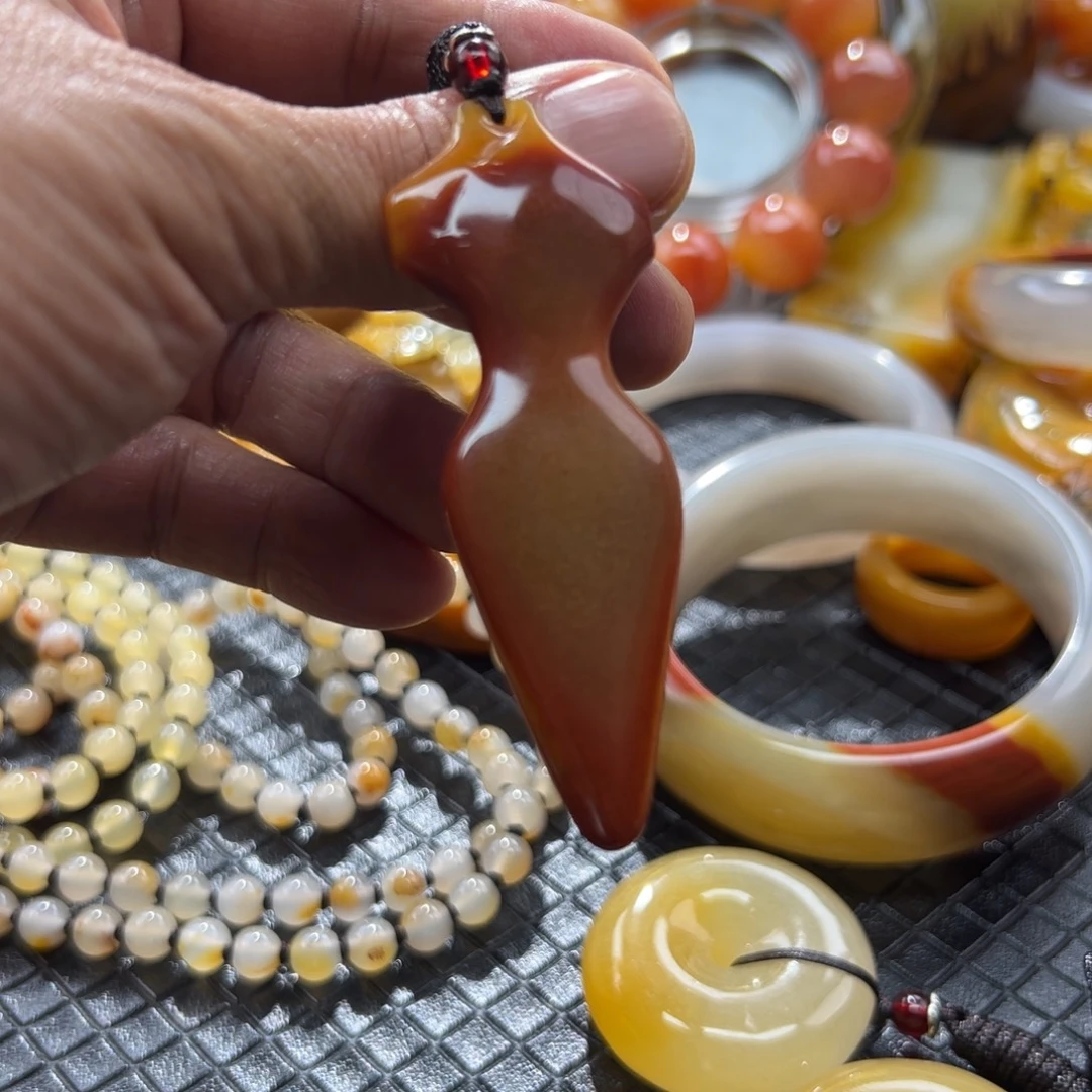 石英质玉未镶嵌颈饰