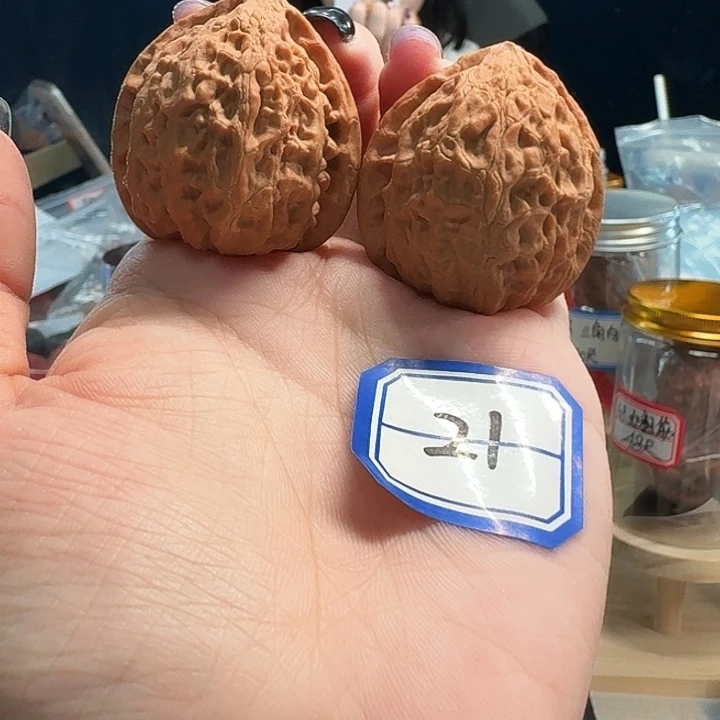 吊坠桃核金牛35尺