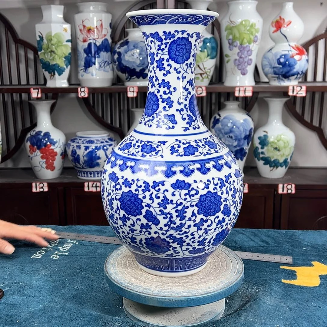 摆件景德镇陶瓷缠枝