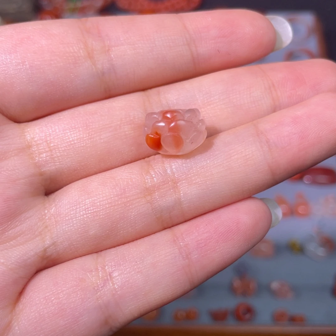 南红玛瑙莲花座未镶嵌