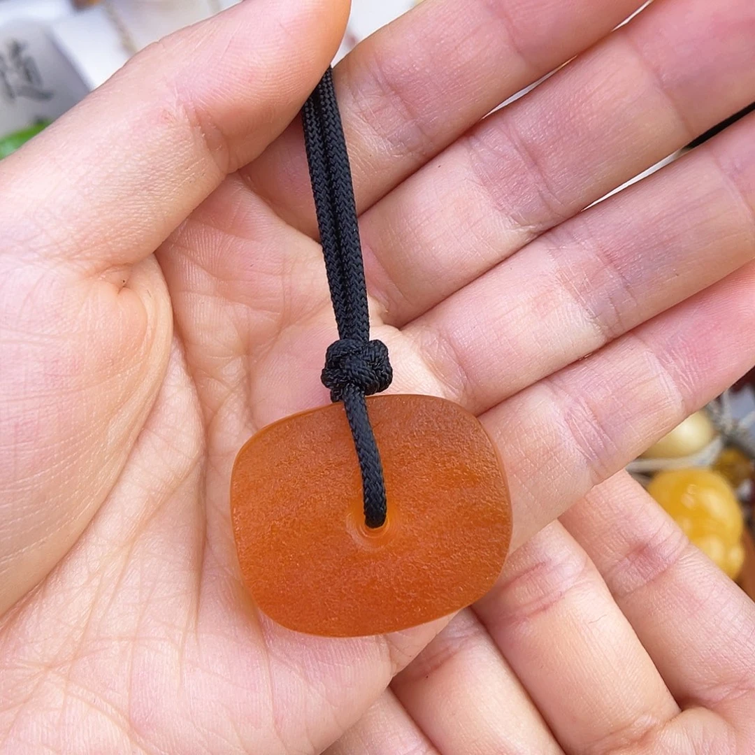 未镶嵌琥珀珠宝奇石