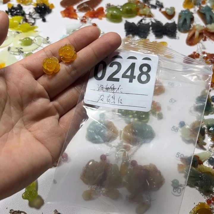 静***水合金蛇纹石玉耳饰