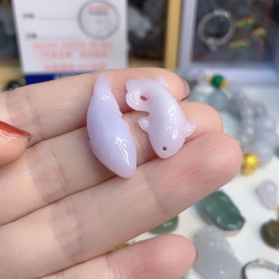 翡翠未镶嵌颈饰小锦鲤
