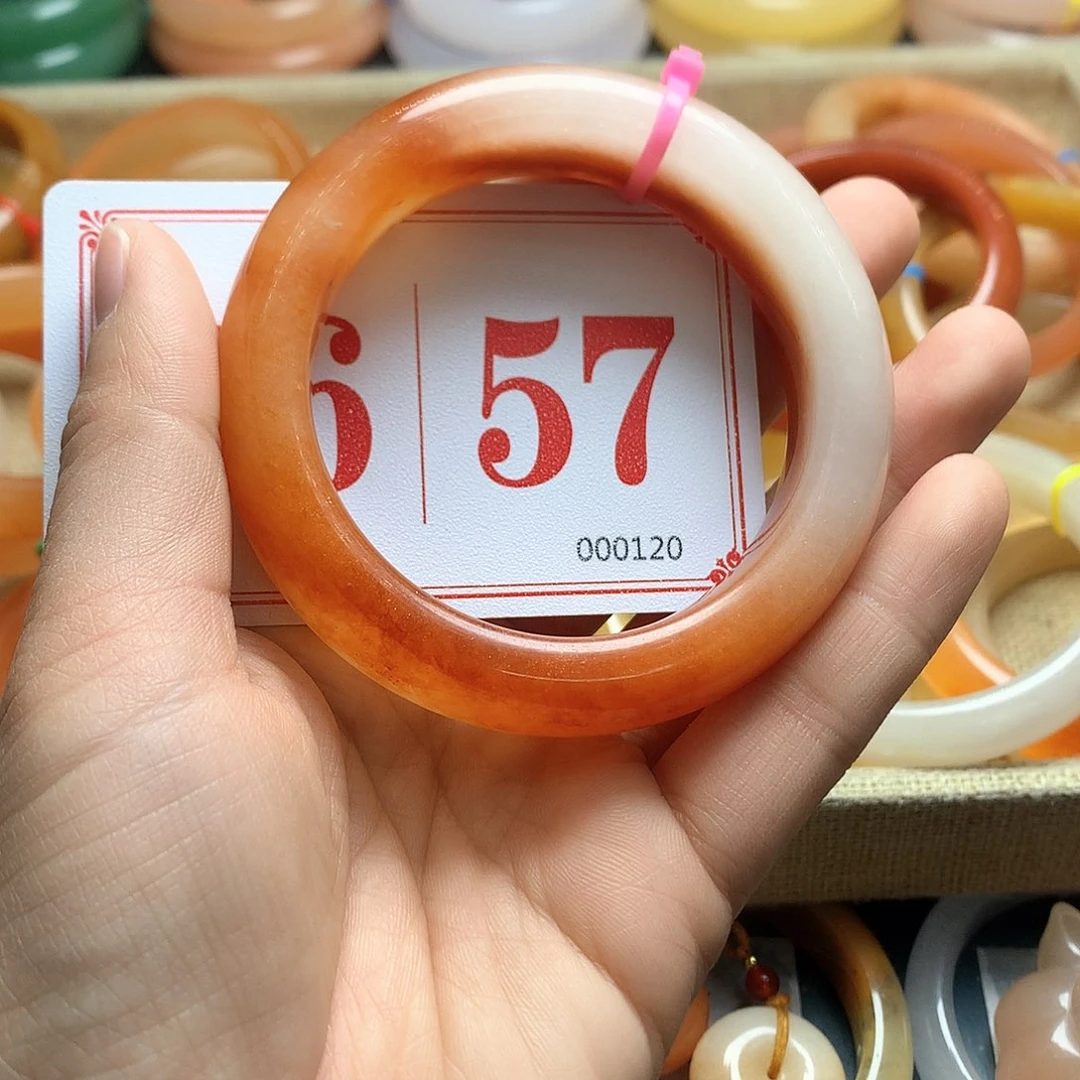 未镶嵌石英质玉（黄龙玉）手镯