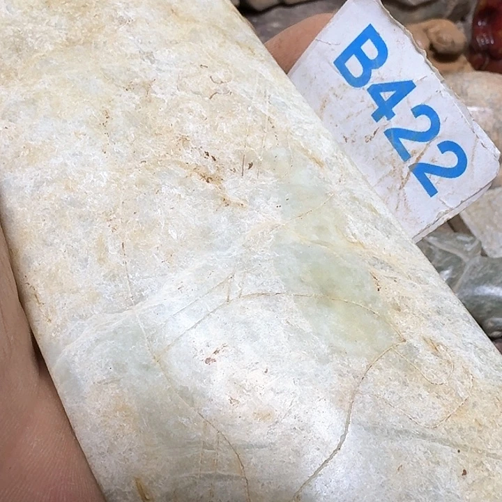 和田玉颈饰未镶嵌识**马