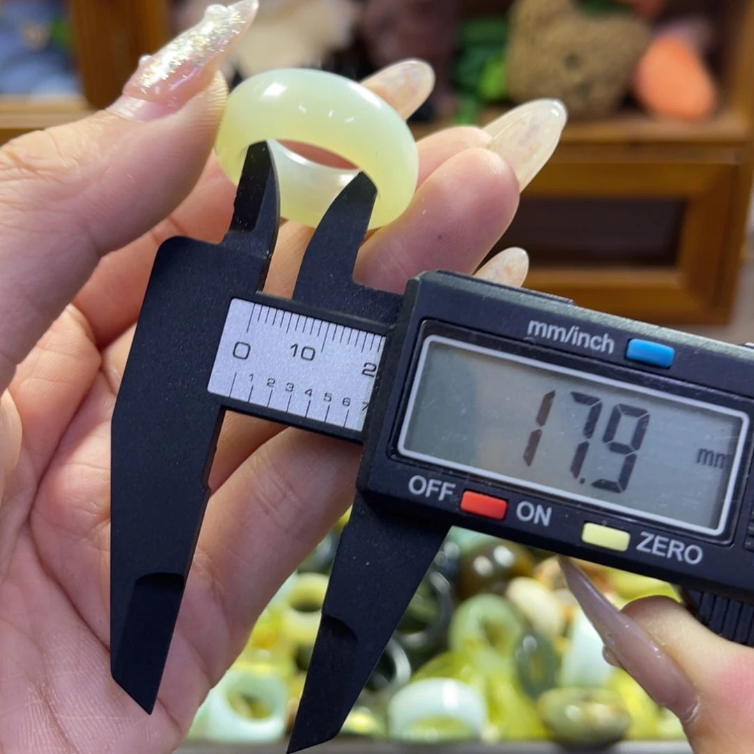 蛇纹石玉未镶嵌手镯瑕疵9