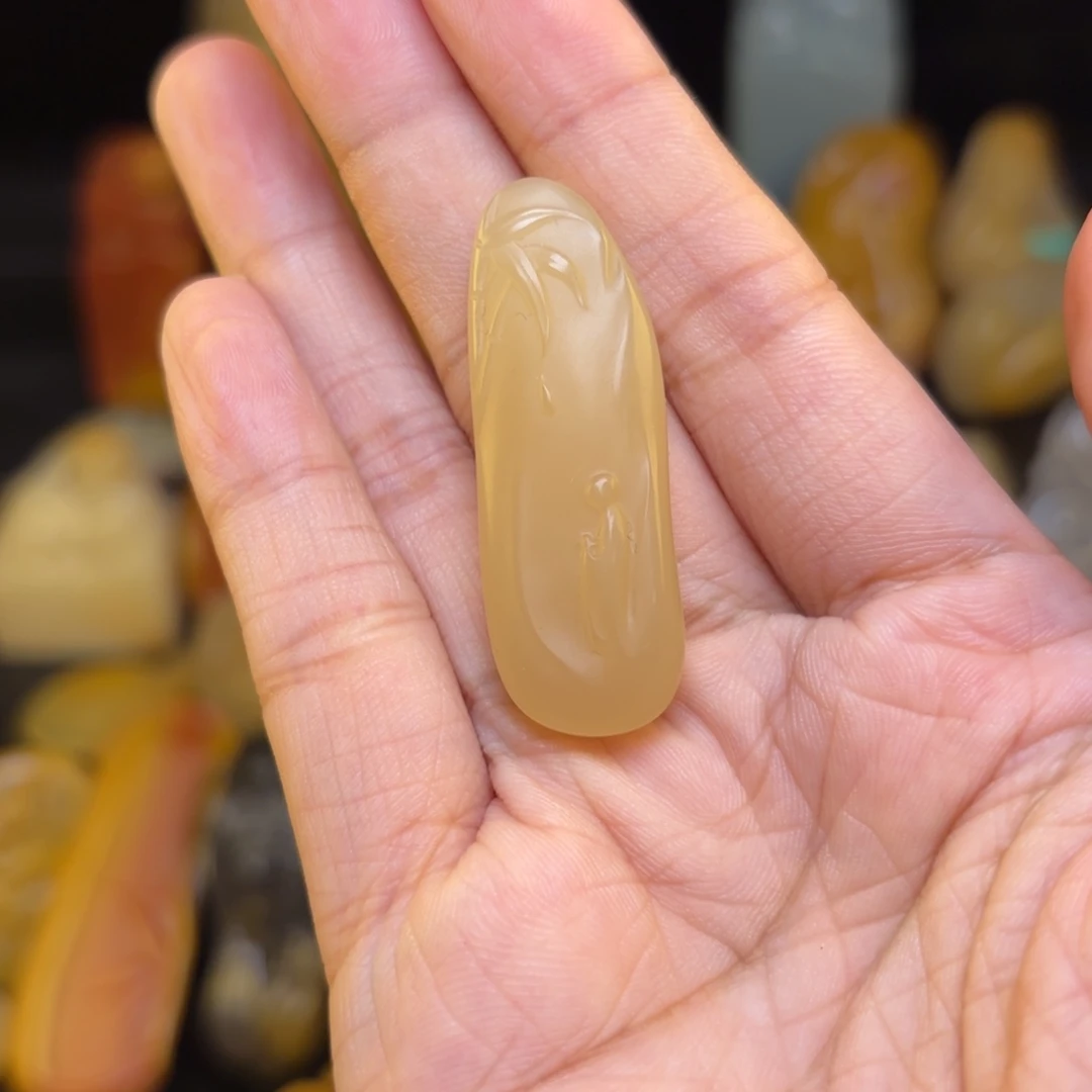雨***青石英质玉未镶嵌黄蜡石吊坠