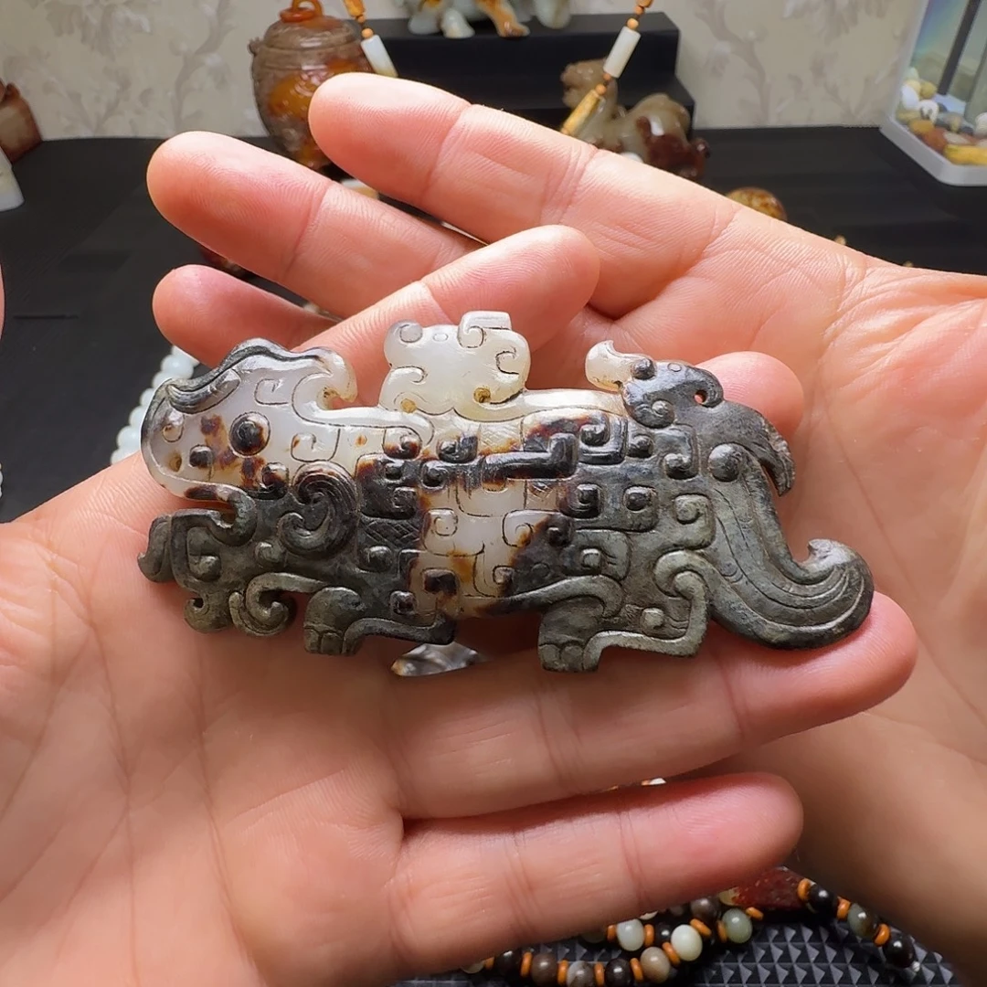 石***君和田玉未镶嵌颈饰