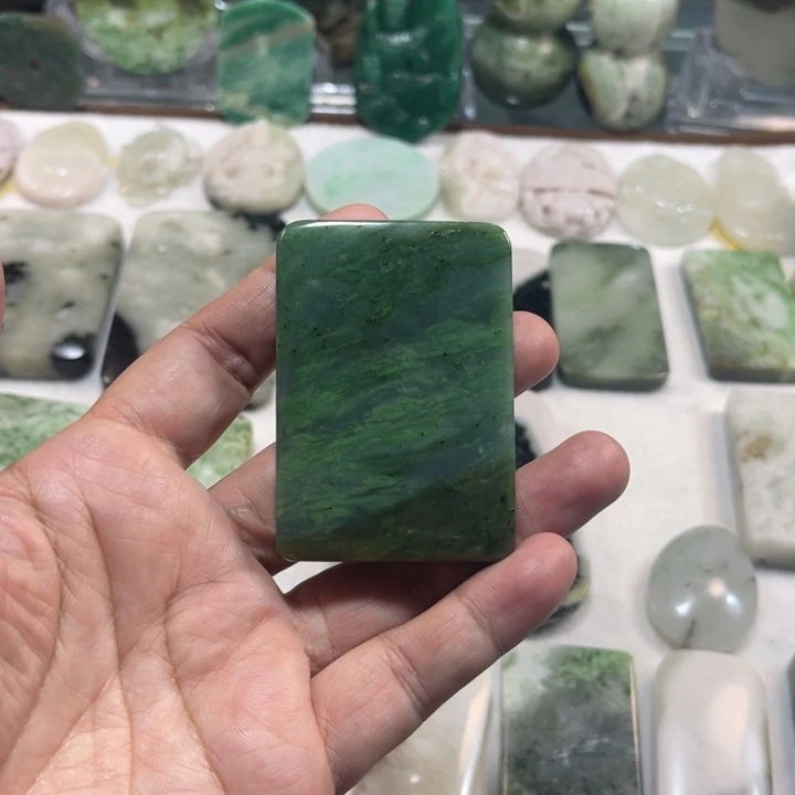 独山玉颈饰未镶嵌摇***果