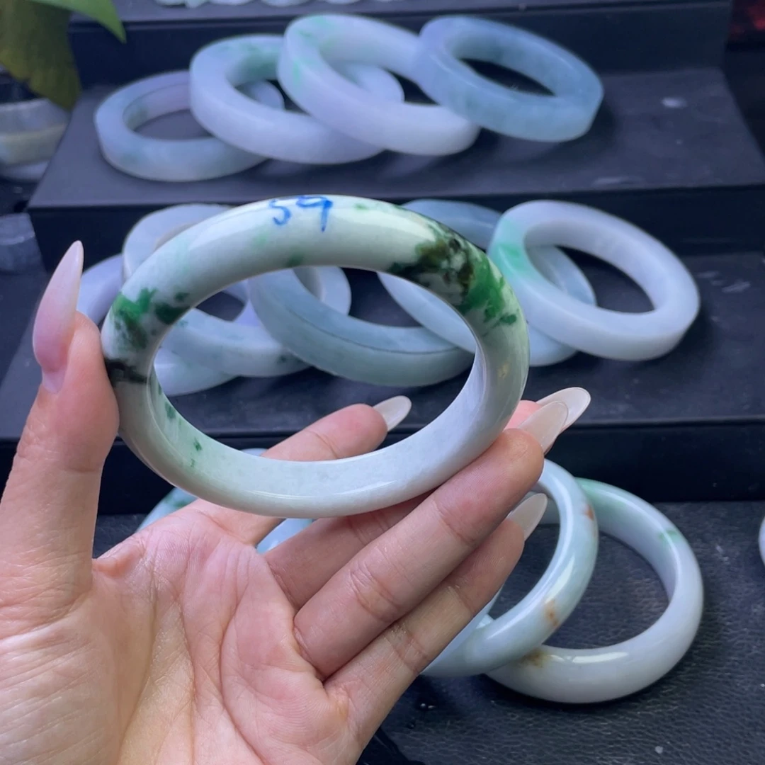 未镶嵌手镯翡翠多样性