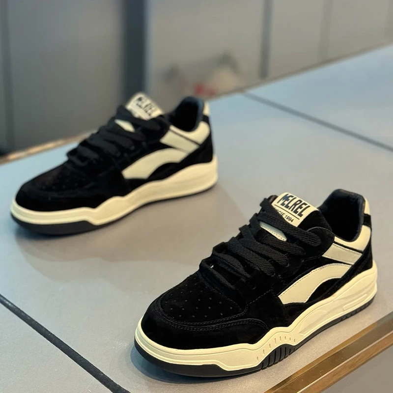 男鞋2025春季新款低帮软底时尚百搭板鞋小众学生复古保暖休闲鞋潮