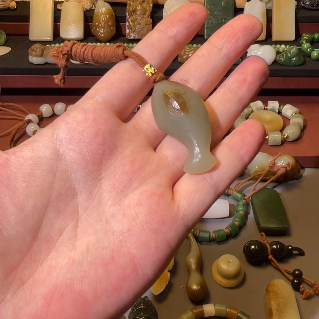 星***边和田玉未镶嵌颈饰