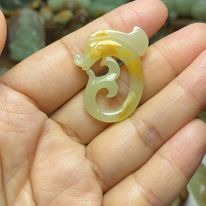 岫岩河磨玉（透闪石质玉）未镶嵌颈饰