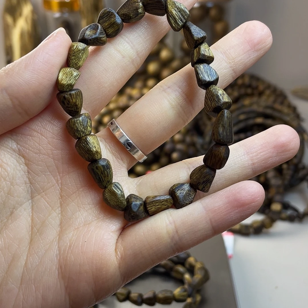 沉香沉香碎屑树丁