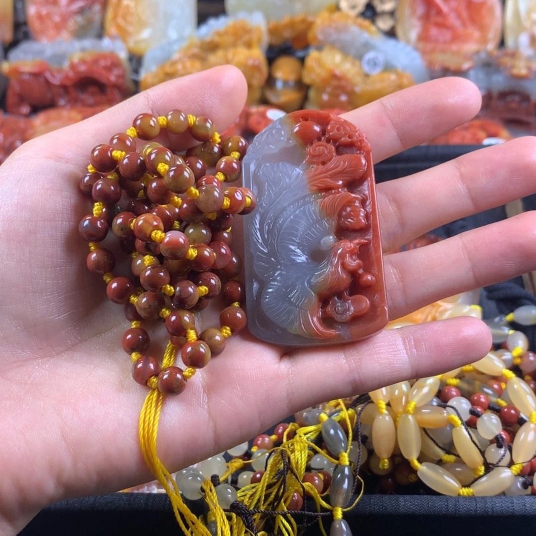 哏***姐石英质玉（黄龙玉）未镶嵌挂件