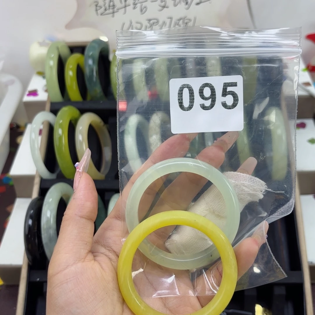 蛇纹石玉未镶嵌手镯泡*”