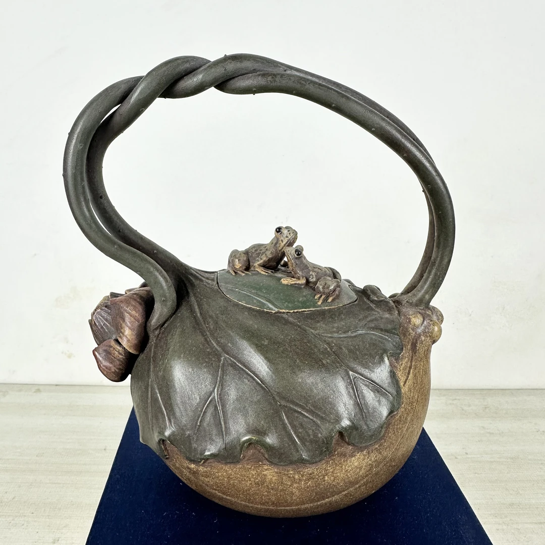 青蛙荷叶提梁紫砂壶500C长15厘米高20厘米直径6厘米段泥十孔出水