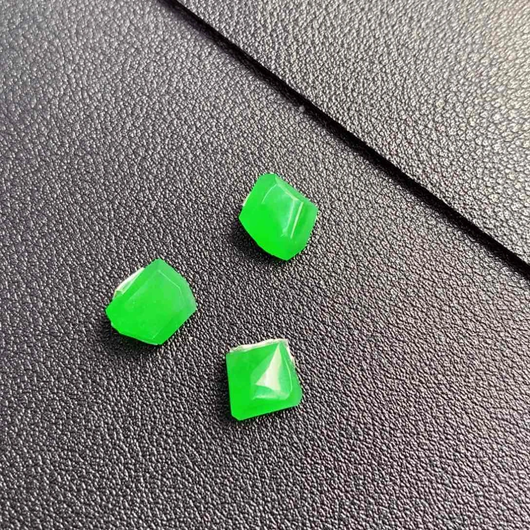 定制翡翠未镶嵌冰阳绿裸石